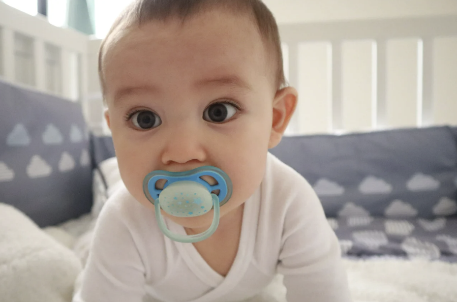 tumbuh gigi bayi, trik atasi tumgi, solusi bayi rewel, tips gusi bayi, teether bayi, Bunda, si Kecil